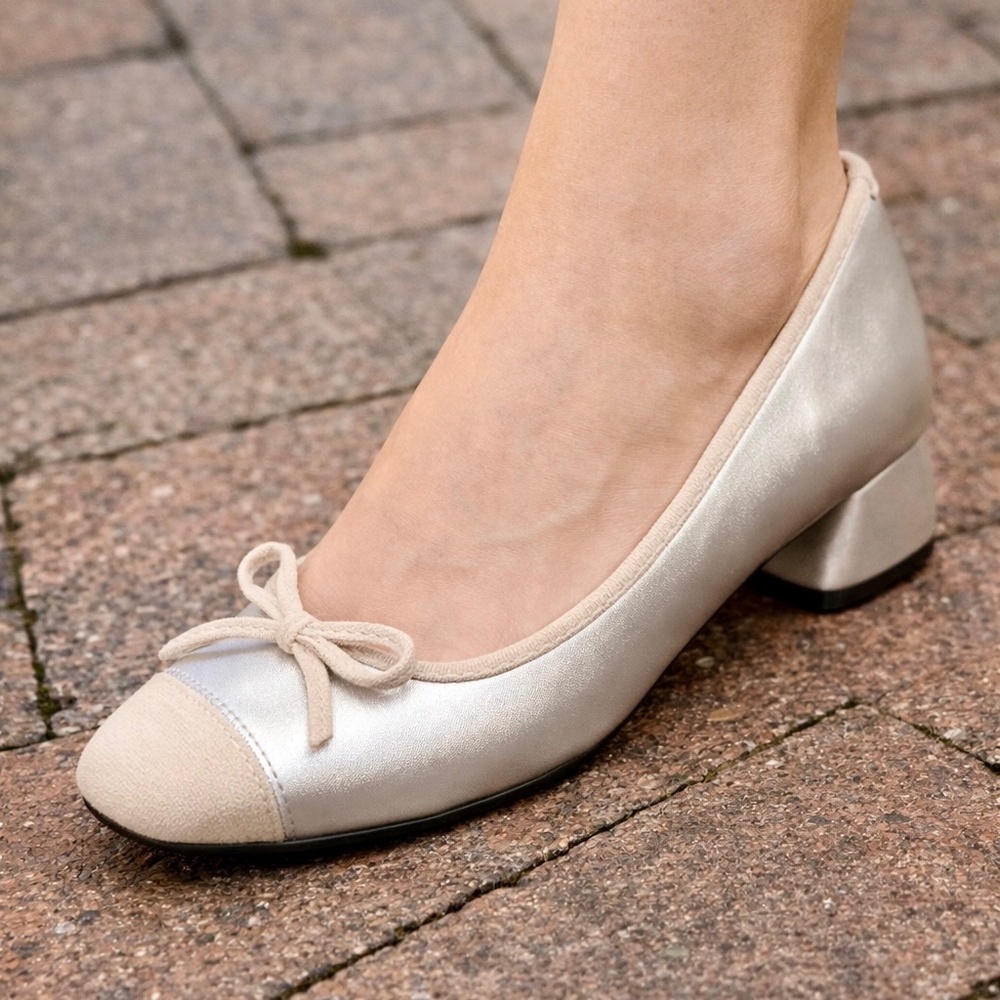 NWOB C. Paravano Silver Beige Cap Toe Low Heel Ballet Pumps Size 39 or 8.5